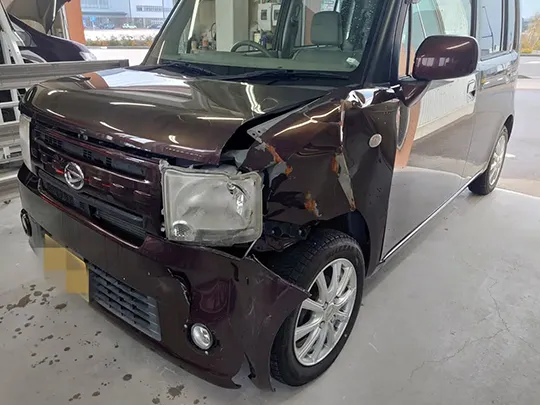 車のへこみ修理前